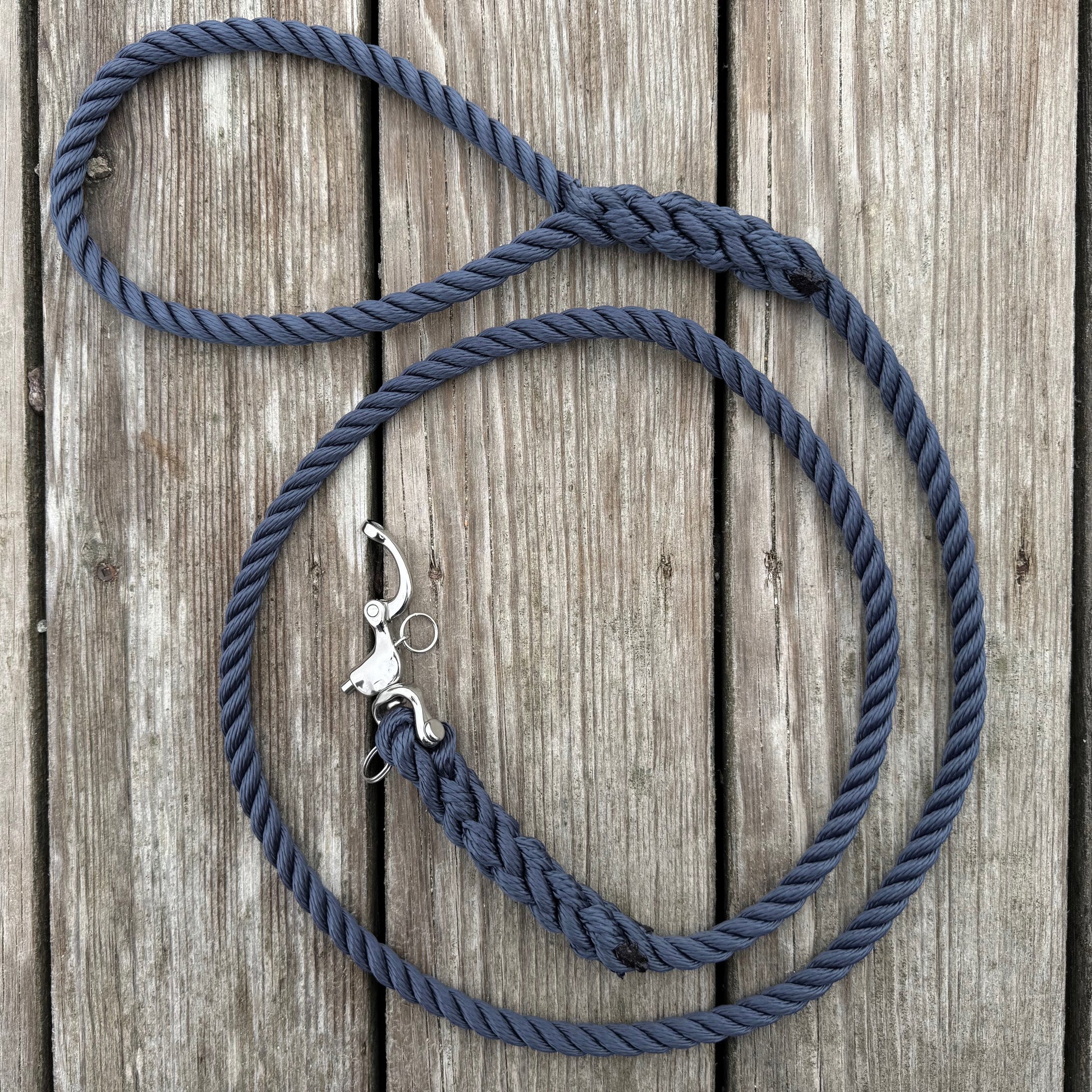 Woofport Dock Line Lead open 316 stainless snap shackle close-up on marine rope dog leash